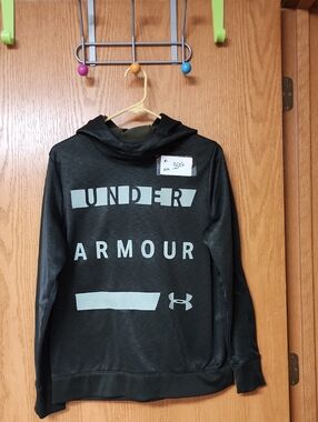 Under Armour Olive green Pullover with Logo womens M number 3506